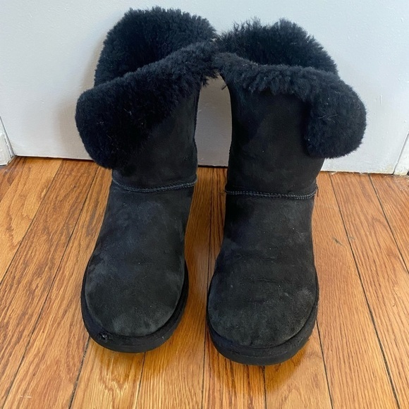 UGG Bailey Button Short Black Suede Shearling Boots Size 9 - Picture 4 of 8